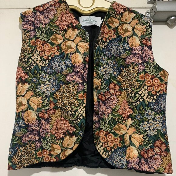 VINTAGE SUTTLES & SEAWINDS FLORAL PRINT VESTS SIZE L - Picture 1 of 9